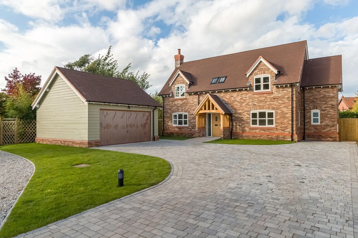 Smart Space Renovations – Professional Cleaning, Sealing, and Resin Bound Driveways in Bournemouth cover